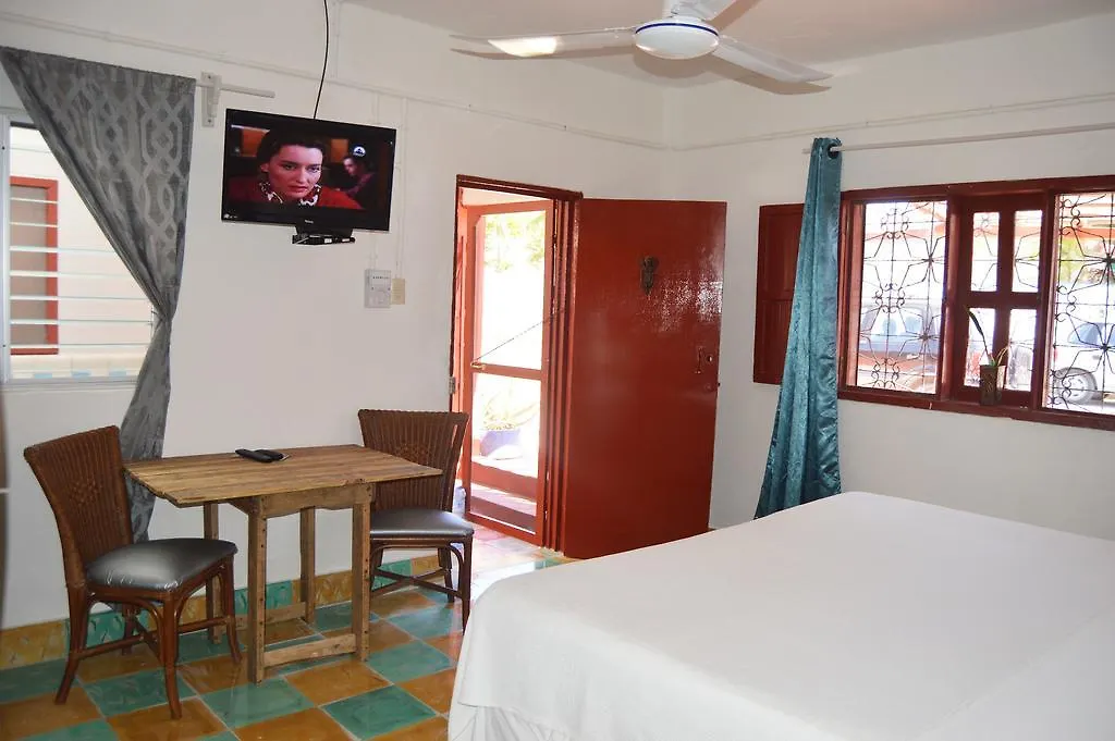 בית הארחה פוארטו מורלוס Casona Roja Suite